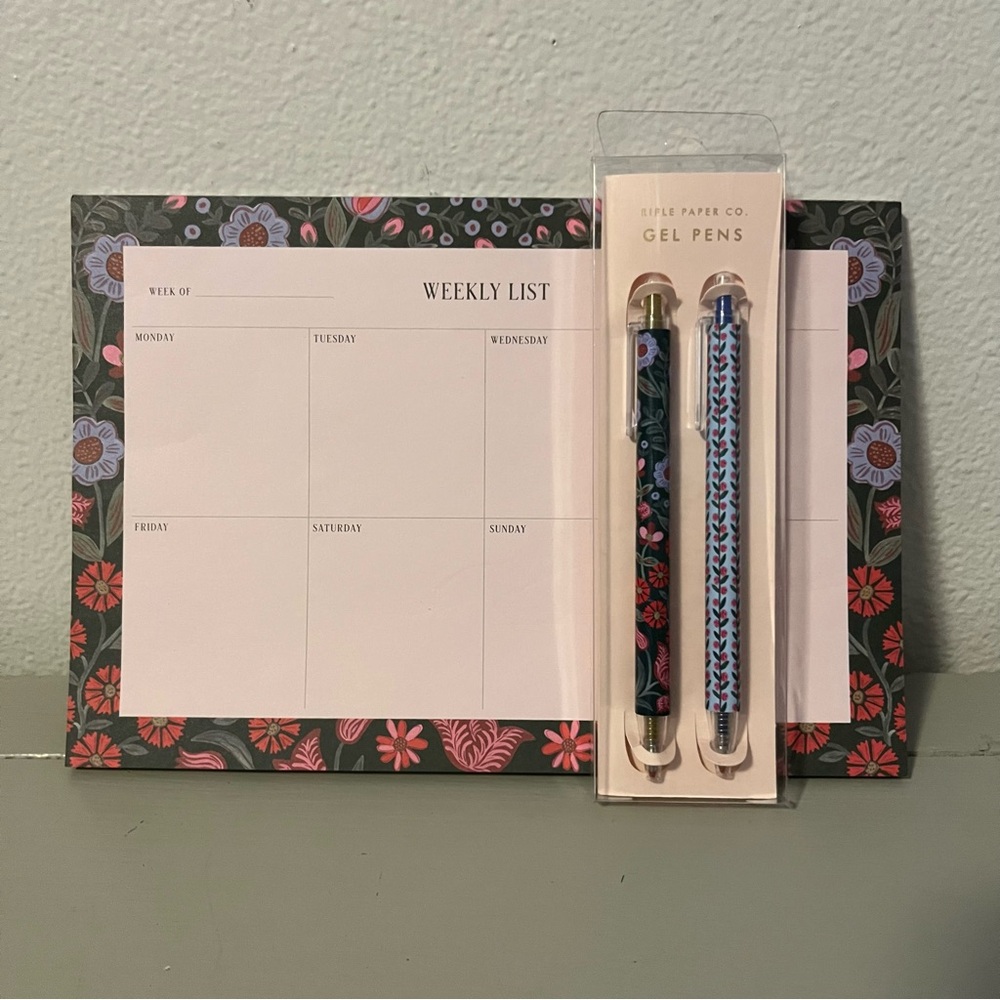 Rifle Paper Co. Weekly Paperboard Planner Floral Design with 2 Gel Pens